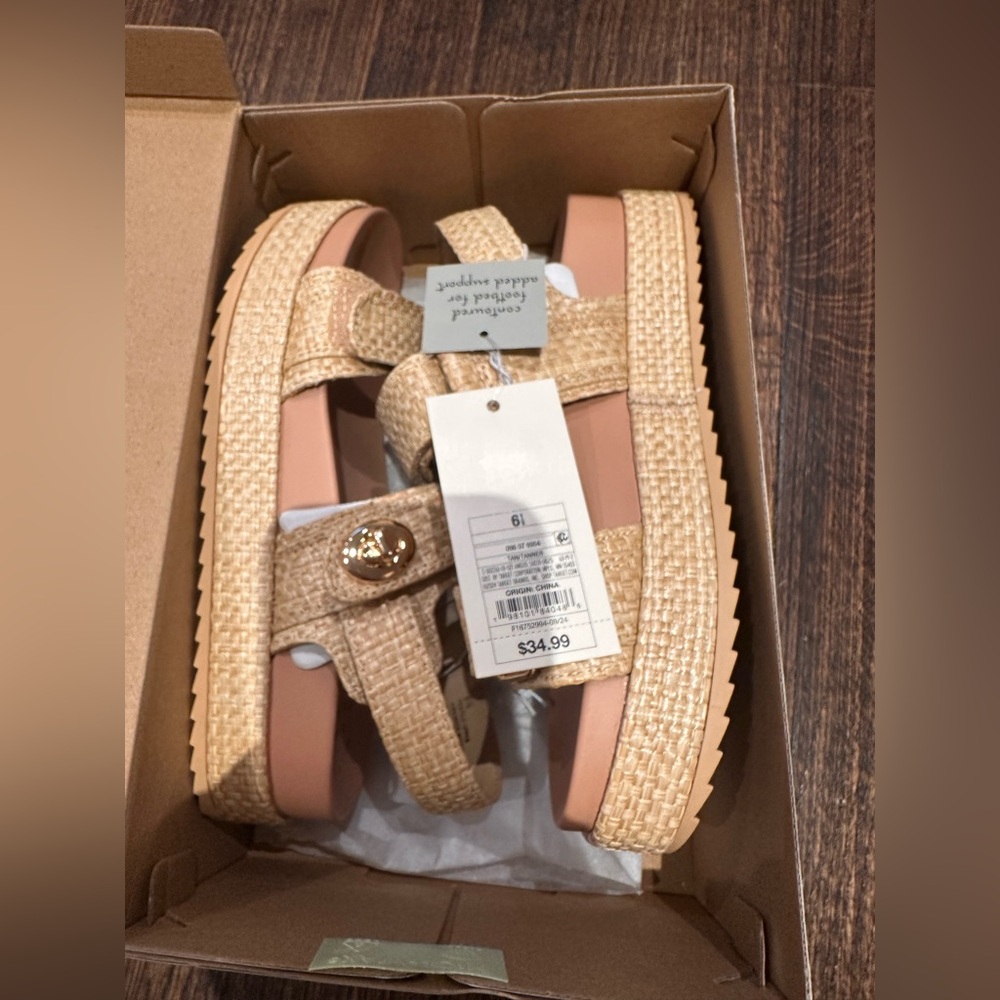 NIB Rattan Sandals - Picture 5 of 7